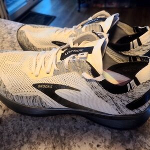 Brooks Levitate 4